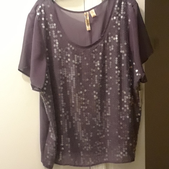 Women's plus size blouse - Picture 4 of 4